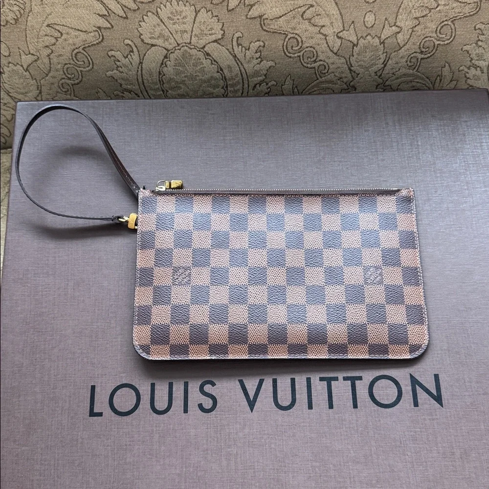 Louis Vuitton Neverfull Tote with Matching Wristlet - Picture 9 of 16